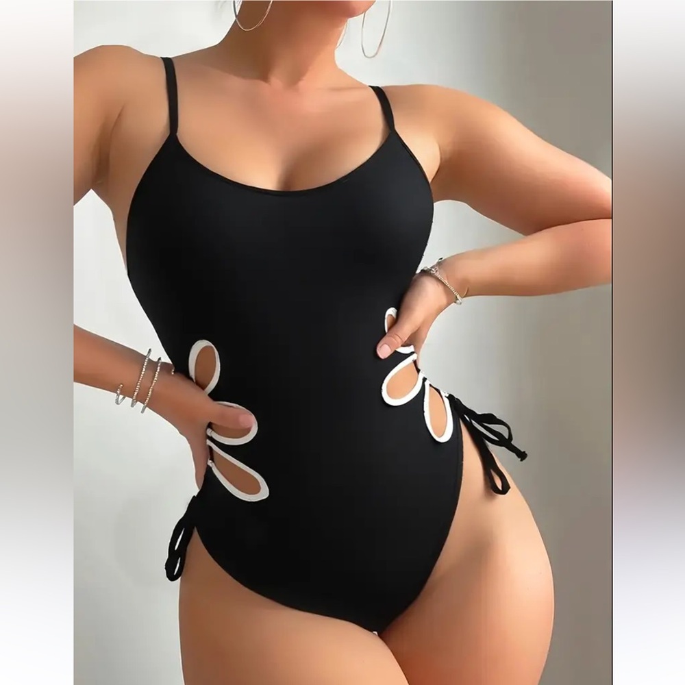 Womens Black One Piece Lace Up White Trim Flower Shaped Open Sides Swimsuit L